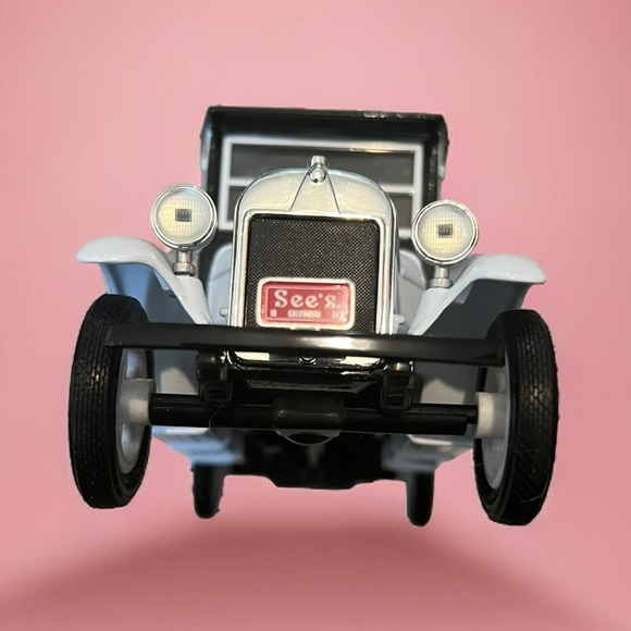 ERTL Collectibles See’s Candies 1927 Graham Brothers Delivery Truck - Picture 6 of 10